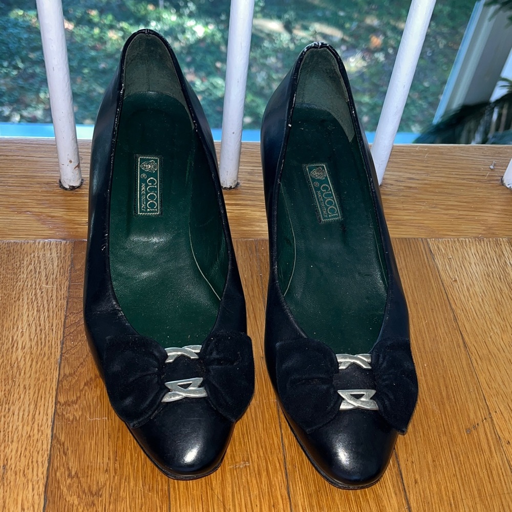 Gucci Black Leather Pumps with Bow Accent Perfect Vintage Condition - Picture 1 of 11